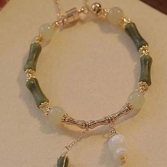 Jade linked charm bracelet - MAKE ME AN OFFER - Picture 2 of 2